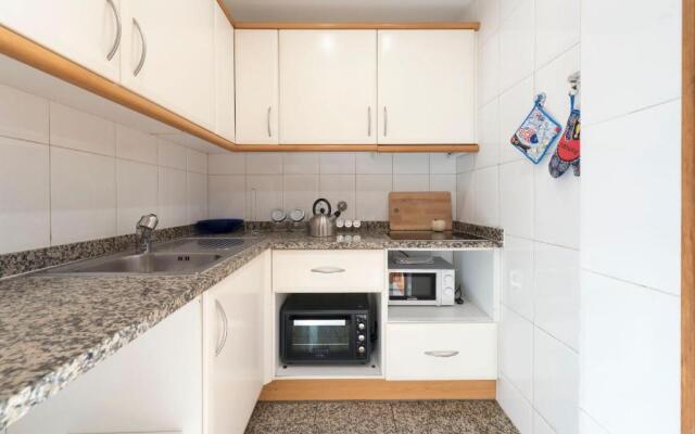 LovelyStay - 1BR Flat with Stunning Views over Porto