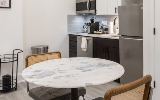 Sosuite 1BR Apt w W/d, Desk Alcove