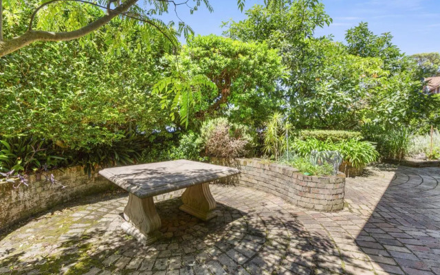 Poolside Stay - Close To Taronga Zoo & Luna Park