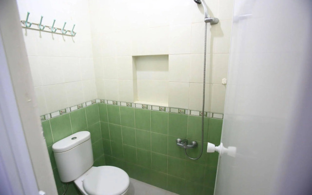 RedDoorz Karet Pedurenan