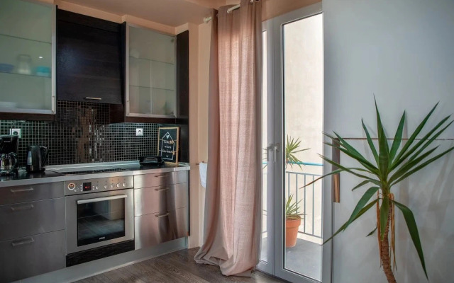 Myron's apartment
