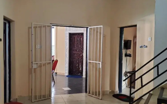 4 bedroom villa with a kitchen