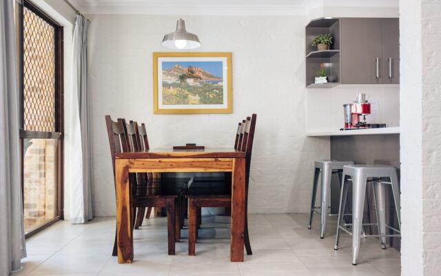 Nicholli, Bay Parklands, Unit 21/2 Gowrie Avenue