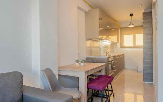 Sunny penthouse w/ Acropolis view next to metro