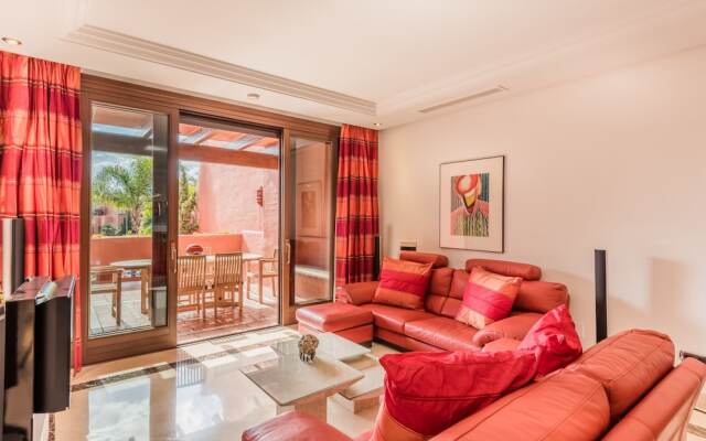 2 Bedrooms Apartment Frontline Beach