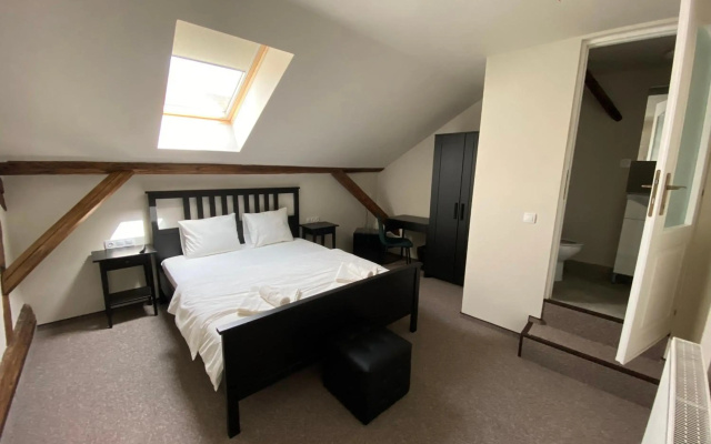 Theater Guesthouse with Parking