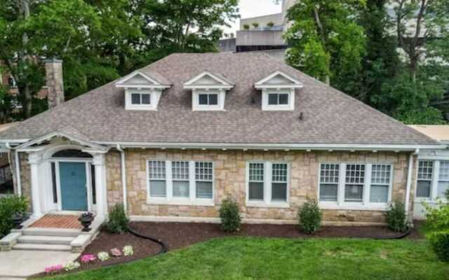 Large Group Downtown Rental - Westend