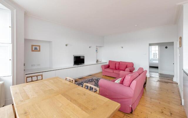 Stunning Georgian Apartment in Central Bath