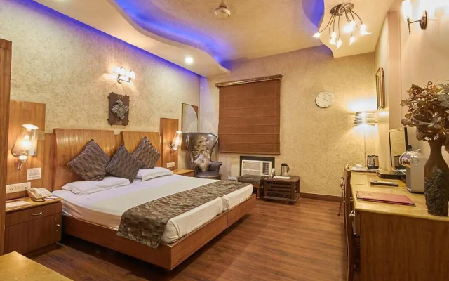 Royal Castle Grand