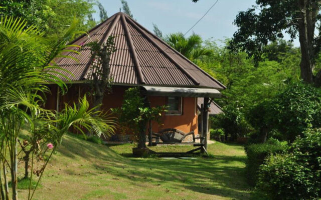 Baandin Huaiphung Resort