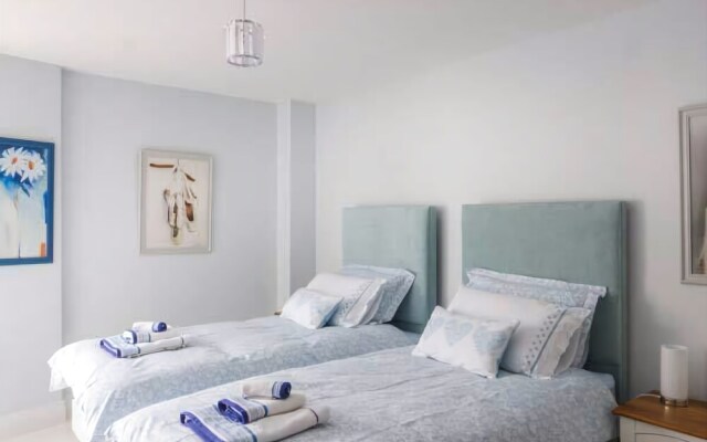 Central Ardara Riverside Apartment