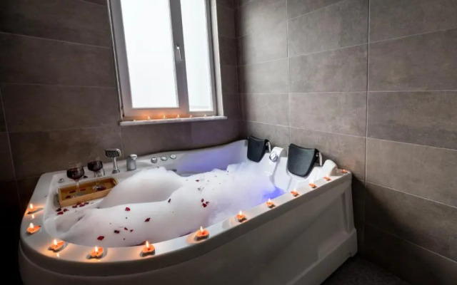 Arena Luxury Hotel Suites