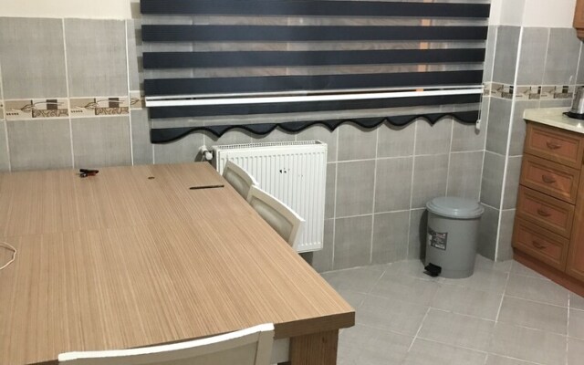 Karabina Green Apart