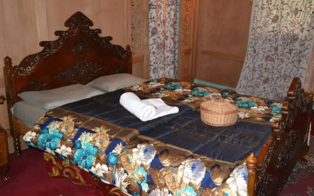 Gemini Group Of Houseboats