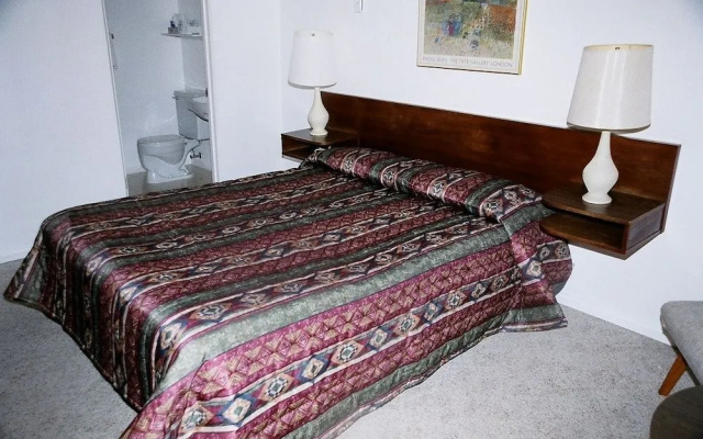 Royal Lodge Motel
