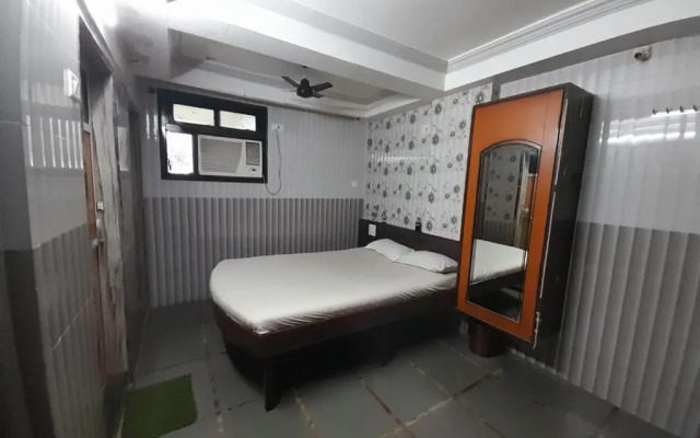 Hotel Aaiye Lodging & Boarding By WB Inn