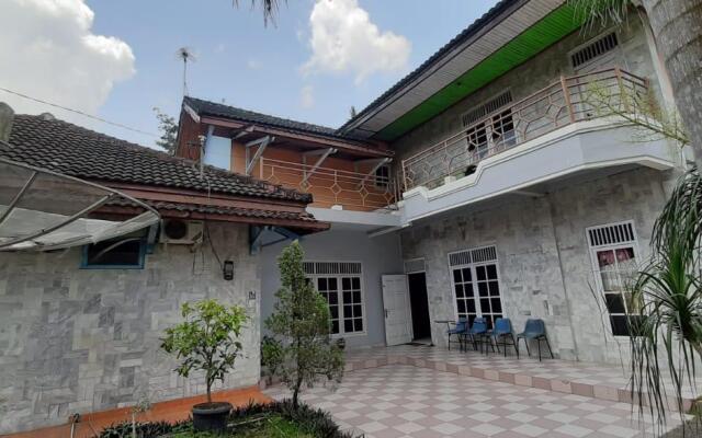 OYO 3205 Penginapan Mikial Ismi Kayuagung Syariah