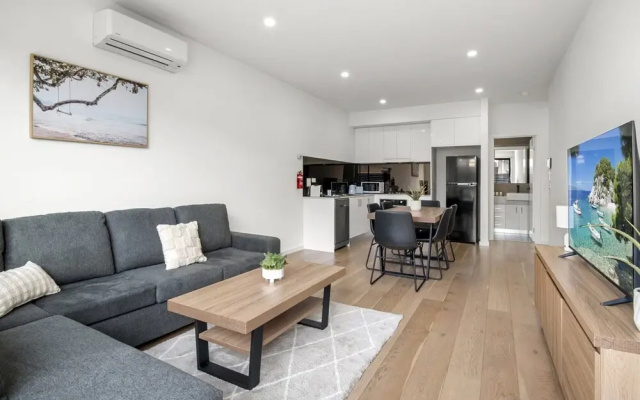 Relaxing Family Townhouse Near Melbourne's