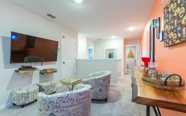 Orlando Newest Resort Community Town Home 5 Bedroom Townhouse by Redawning