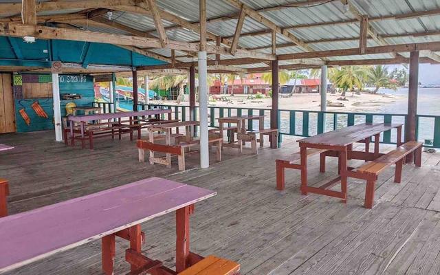 Private Ocean-Front Cabin with private bathroom on San Blas Island