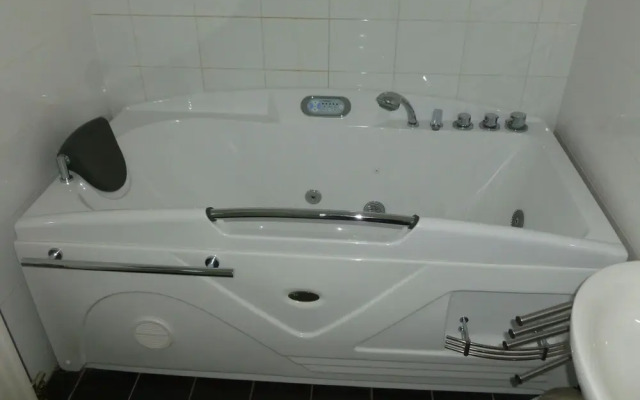 Nice House With a Private Jetty Located in Lemmer