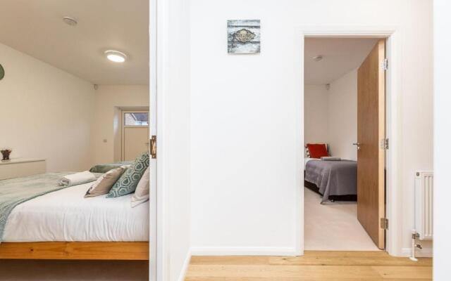 2BR Apt-sleeps 5-accessible-central Dartford