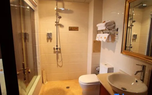 Shangri-La Zangding Mansion – Bathroom – Shangri-La