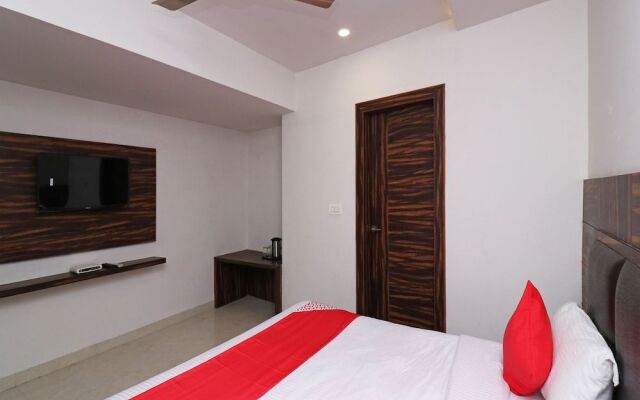 Oyo 19610 Hotel Nutan Krishna