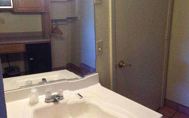 Four Corners Inn