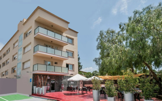 Hotel H