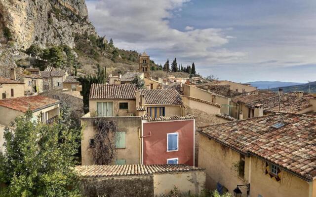 Studio vue sur le clocher, au calme Moustiers #3