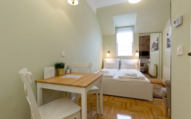 Roland Apartments