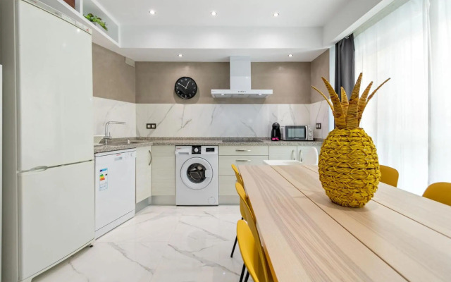 Lujan Deluxe Suites by Valcambre