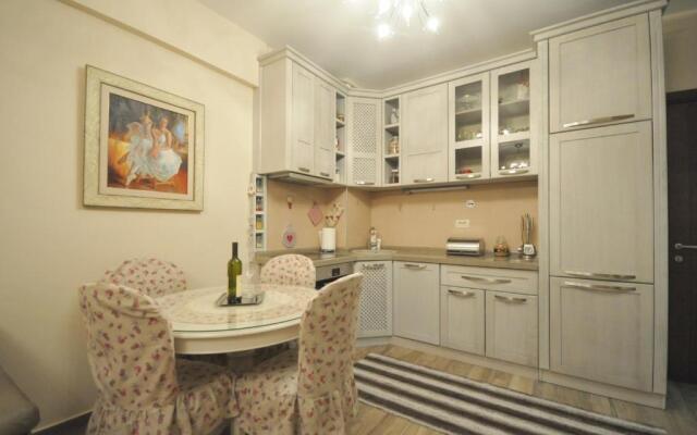 Lux Apartments MMS