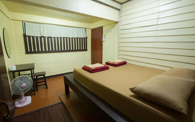 Baan Lanna At Phrasingh