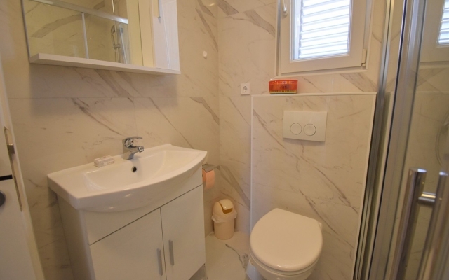 Holiday house Branka - 80 m from beach: Vir, Zadar riviera