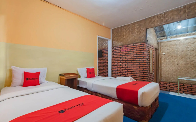 RedDoorz Plus @ Grand Yustik Sukabumi