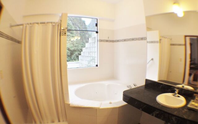 Hatuchay Hotels Machu Picchu