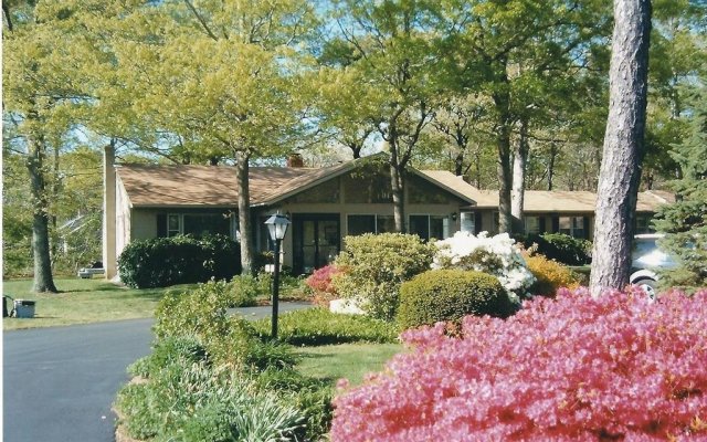 Midway Motel & Cottages