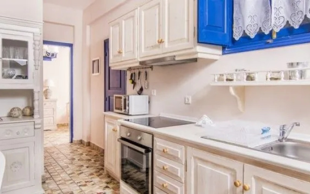Oia's Sunset Apartments