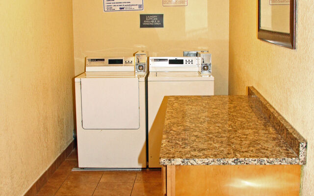 Best Western Plus Universal Inn