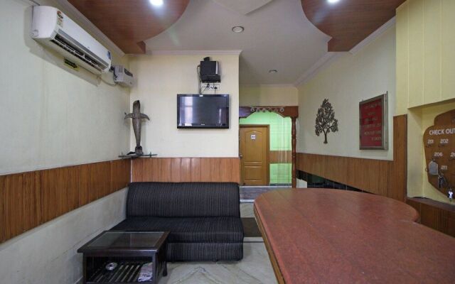 OYO 7147 Hotel Madhur Regency