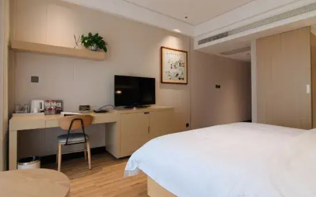 Sunshine Beach Holiday Hotel