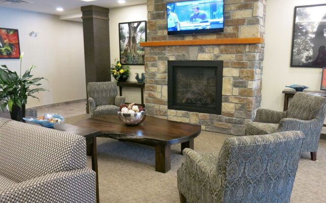 Days Inn And Suites Lindsay