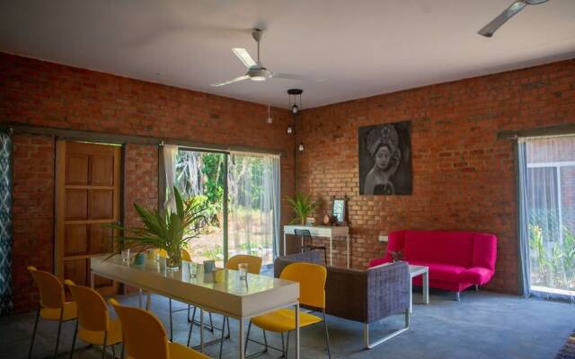 Rouhi Retreats By Doulos