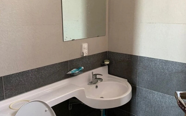 Aewol Neoreunmadang Unshared House