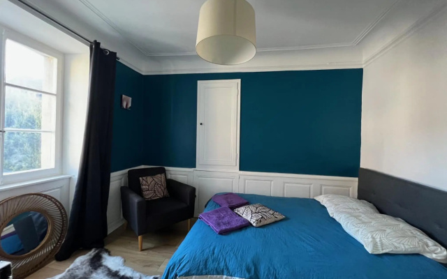 Elégant appartement au pied du château en plein centre ville – Guest Rooms – Porrentruy