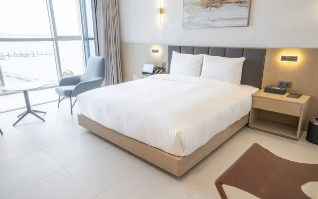 Wave M Hotel West