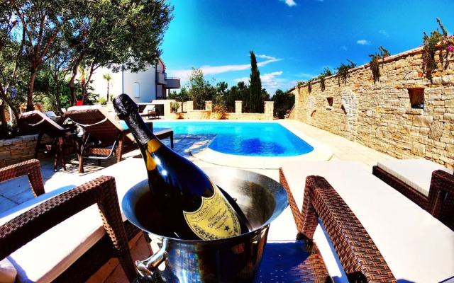 Villa in Murter With Pool