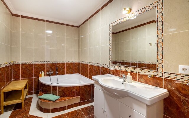 Sunset Views and Sea Breezes